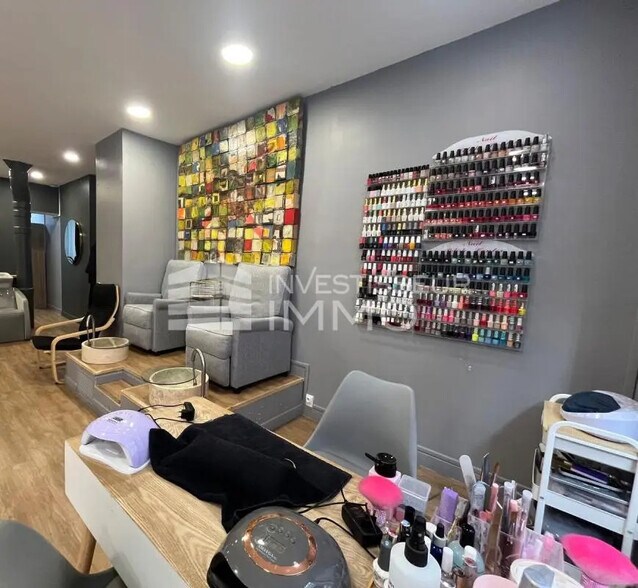 Retail in Paris for sale - Interior Photo - Image 2 of 5