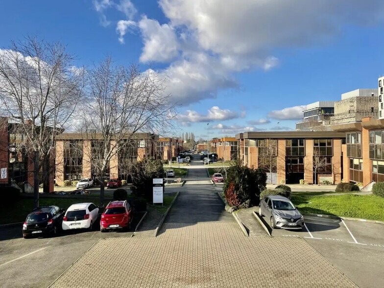 Office in Labège for lease - Building Photo - Image 2 of 16