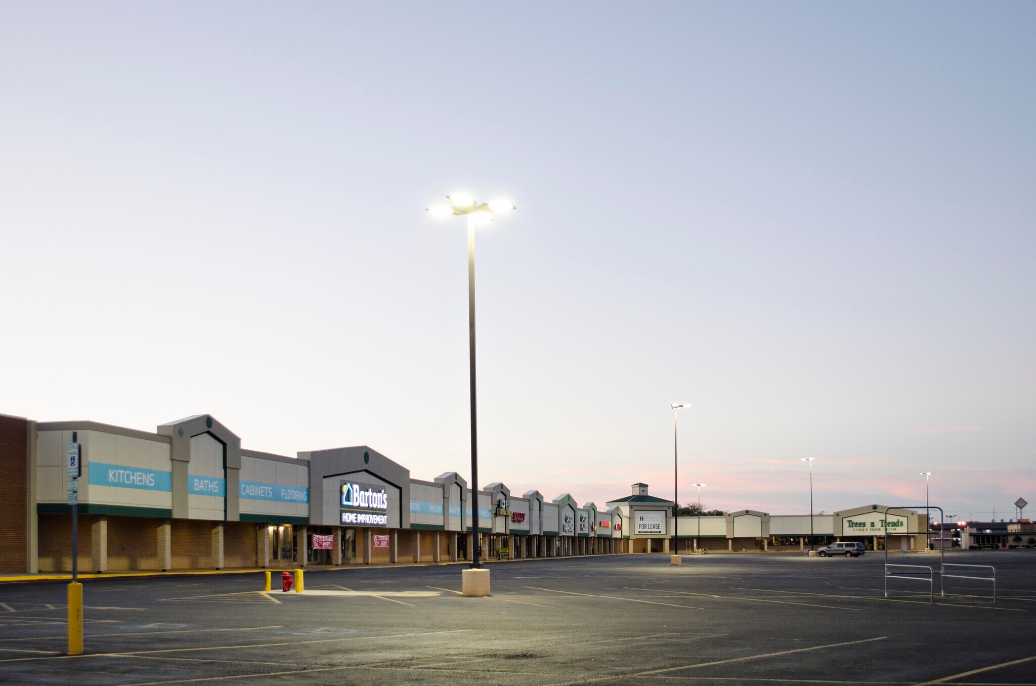 2010 S Caraway Rd, Jonesboro, AR 72401 Highland Square Shopping