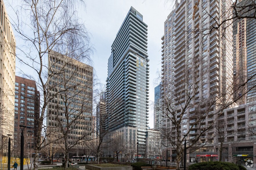 955 Bay St, Toronto, ON for sale - Primary Photo - Image 1 of 1