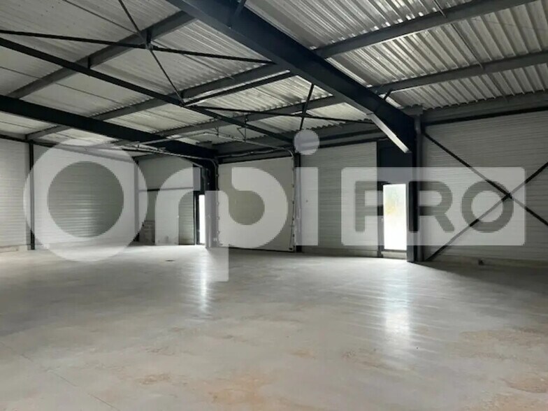 Office in La Rochelle for lease - Building Photo - Image 1 of 10