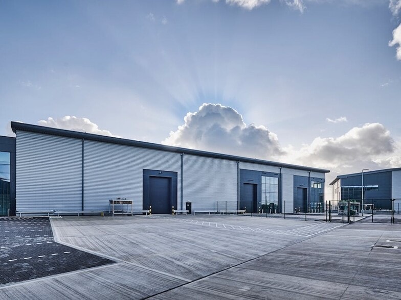 A5, Dunstable for sale - Primary Photo - Image 1 of 1