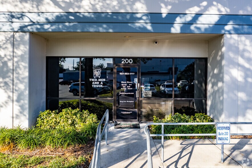 379 W Michigan St, Orlando, FL for lease - Building Photo - Image 2 of 7