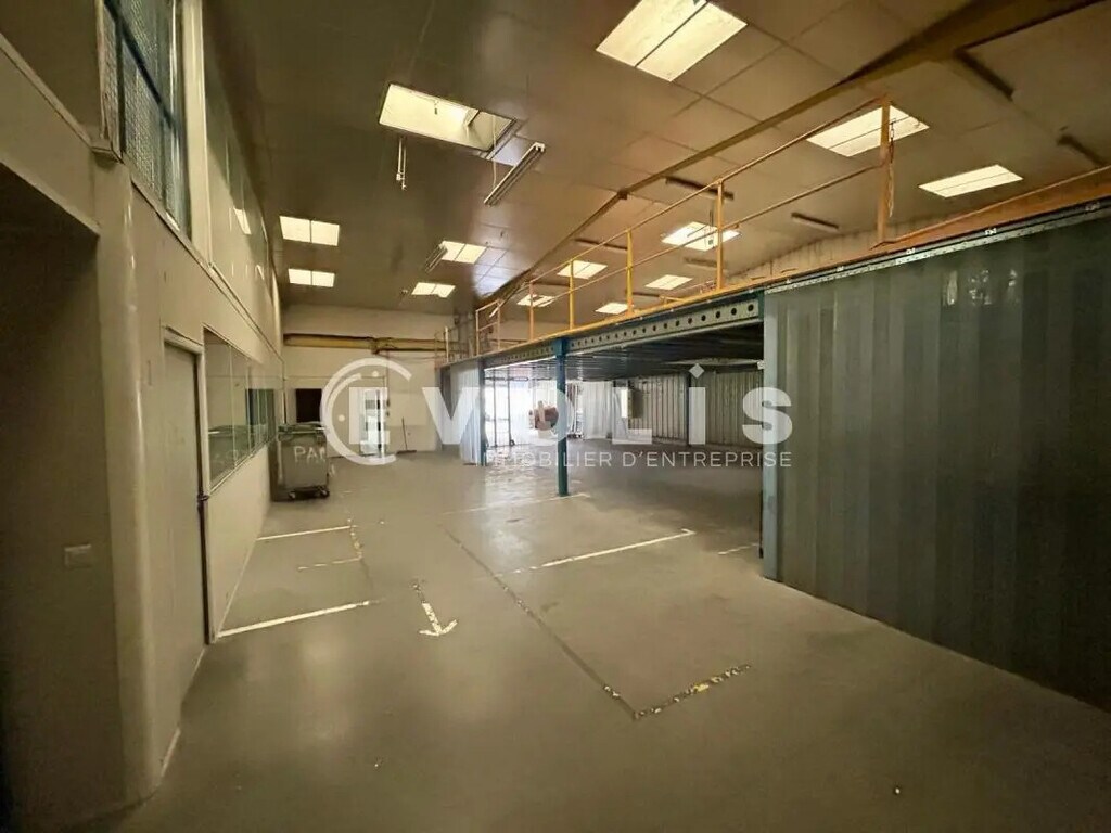 Location Local d'activités 618 m² - Photo 1