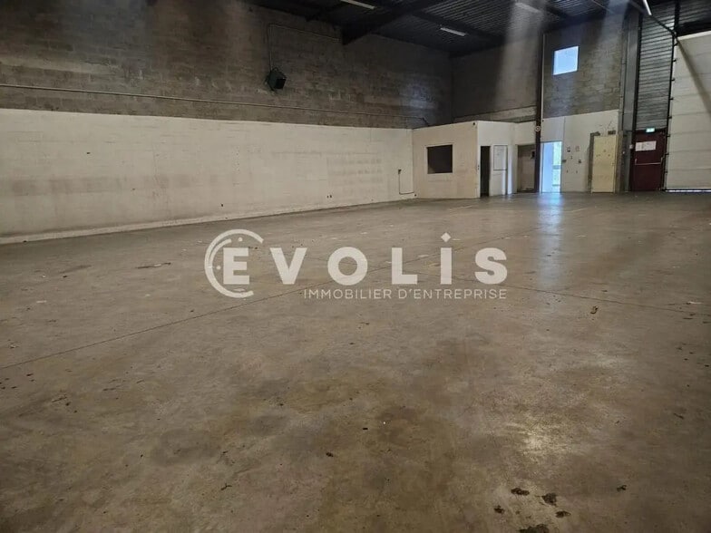 Flex in Chilly-Mazarin for lease - Interior Photo - Image 3 of 10