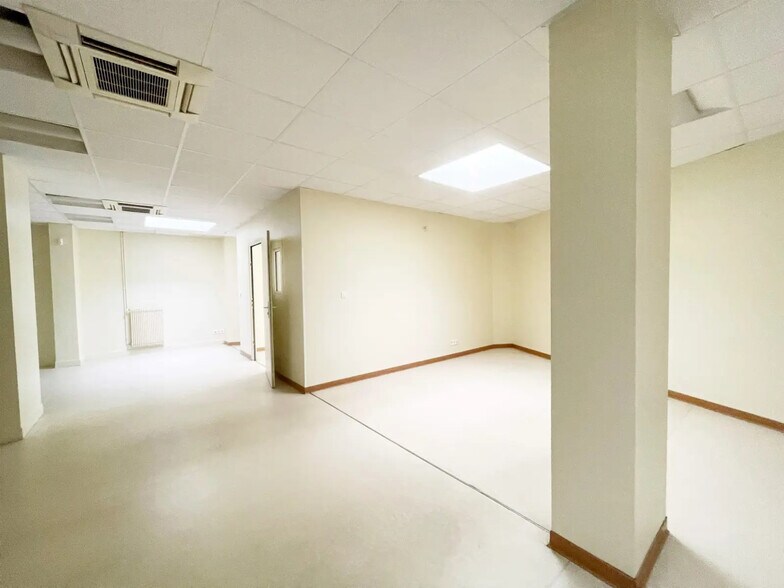 Office in Beauvais for sale - Building Photo - Image 2 of 5