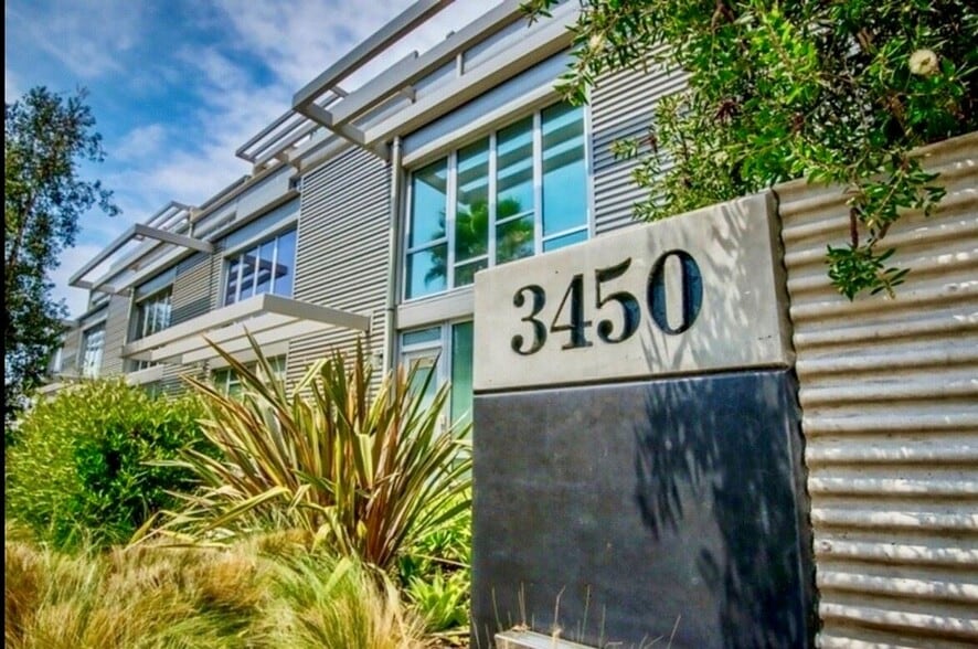 3450 Cahuenga Blvd W, Los Angeles, CA for sale - Building Photo - Image 1 of 18