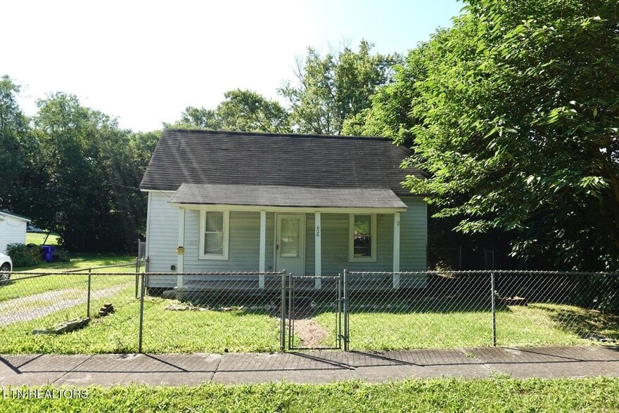 22 Unit Portfolio - Rockwood & Harriman, portfolio of 19 properties for sale on LoopNet.com - Building Photo - Image 2 of 23