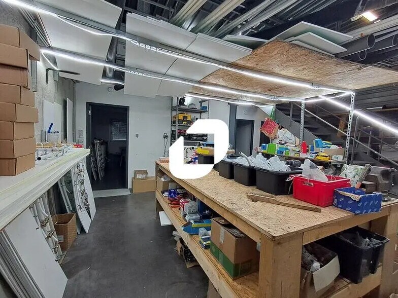 Flex in Cenon for lease - Interior Photo - Image 1 of 9