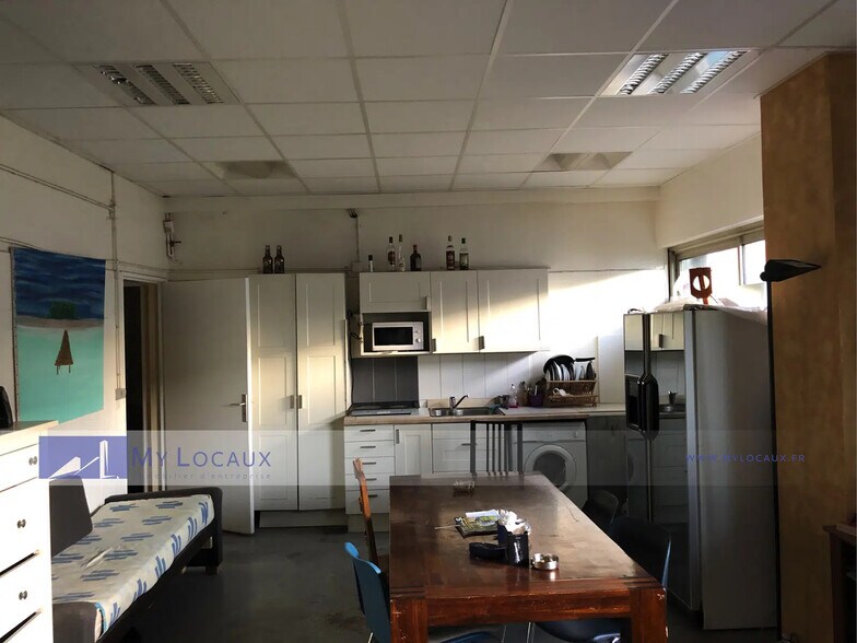 Flex in Bobigny for lease - Interior Photo - Image 2 of 6