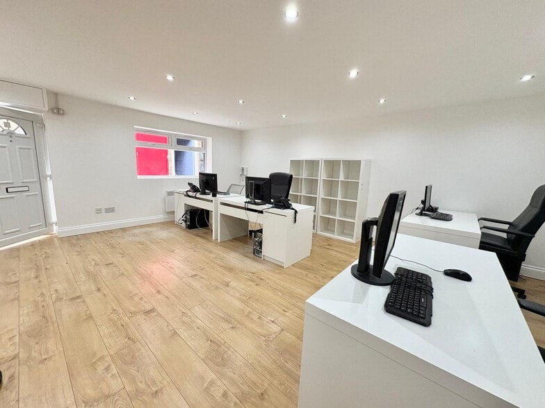 159B Manor Rd, Chigwell for sale - Building Photo - Image 1 of 1