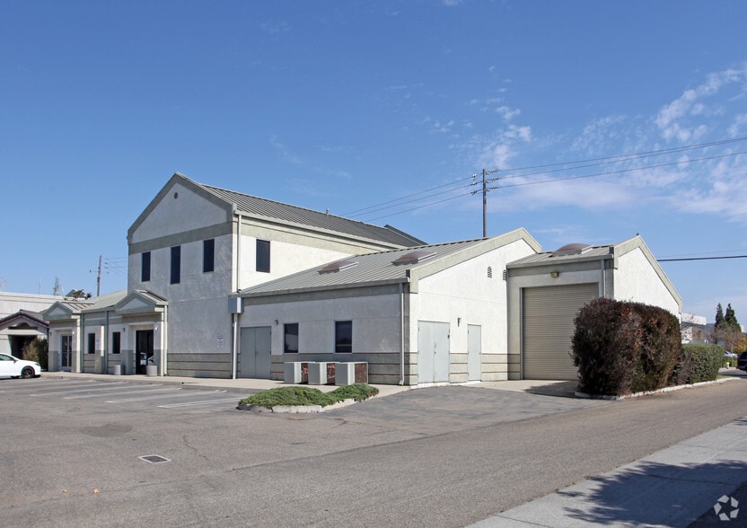 2225 Skyway Dr, Santa Maria, CA for lease - Building Photo - Image 1 of 3
