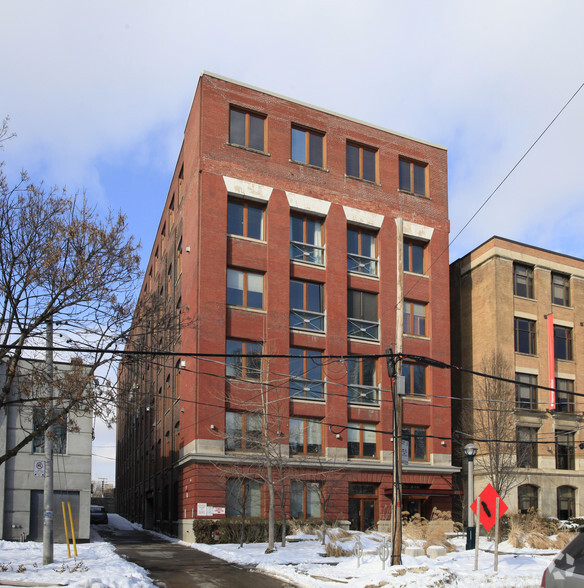 468 Wellington St W, Toronto, ON for lease - Primary Photo - Image 1 of 17