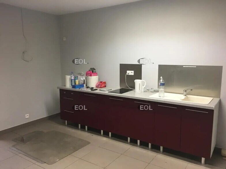 Flex in Orange for sale - Interior Photo - Image 3 of 4