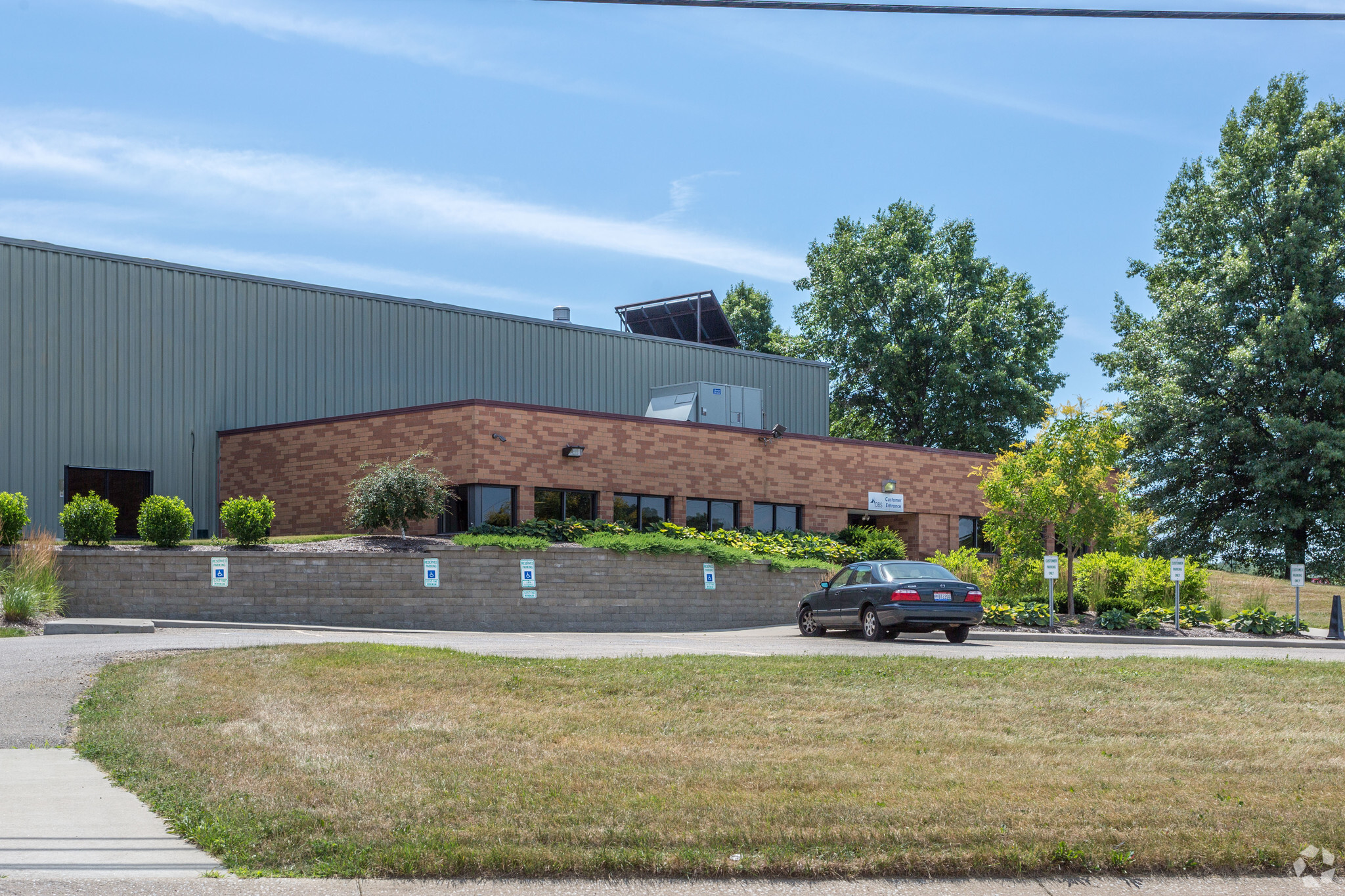 2823 Gilchrist Rd, Akron, OH for sale Primary Photo- Image 1 of 1