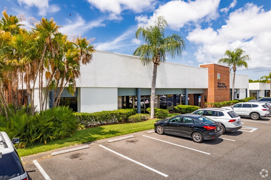 7201-7243 Bryan Dairy Rd, Largo, FL for lease - Building Photo - Image 2 of 5