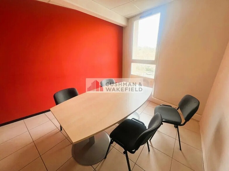 Office in Nîmes for lease - Interior Photo - Image 3 of 3