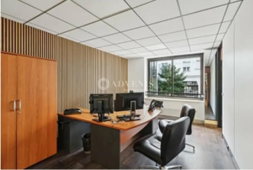 Office in Paris for lease - Interior Photo - Image 3 of 6