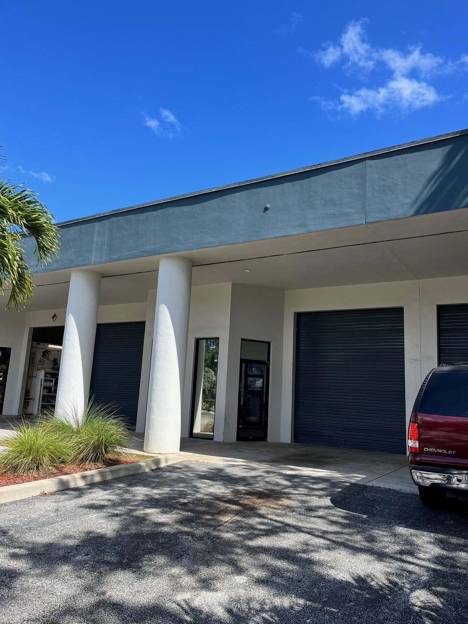 4700 N Dixie Hwy, Oakland Park, FL for lease Building Photo- Image 1 of 8