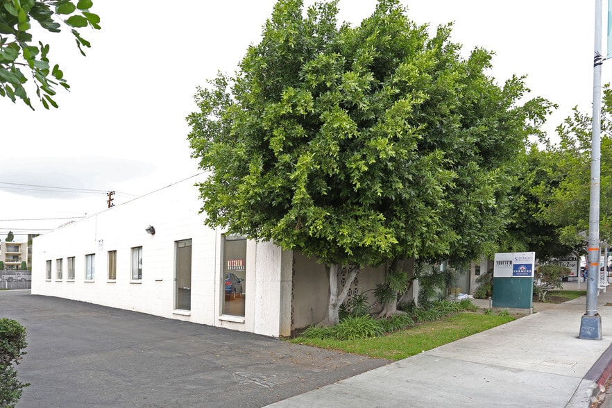 3647-3649 Atlantic Ave, Long Beach, CA for lease - Primary Photo - Image 3 of 5