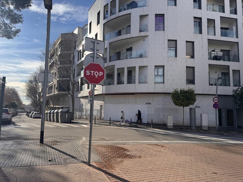 Carrer de Josep Miquel Quintana, 65, Esplugues de Llobregat, Barcelona for sale - Building Photo - Image 3 of 5