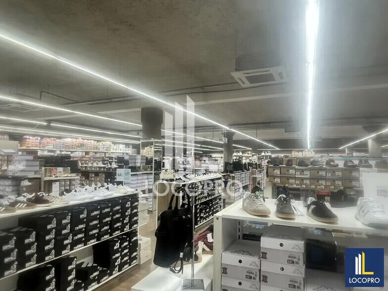 Retail in Grasse for lease - Interior Photo - Image 3 of 5