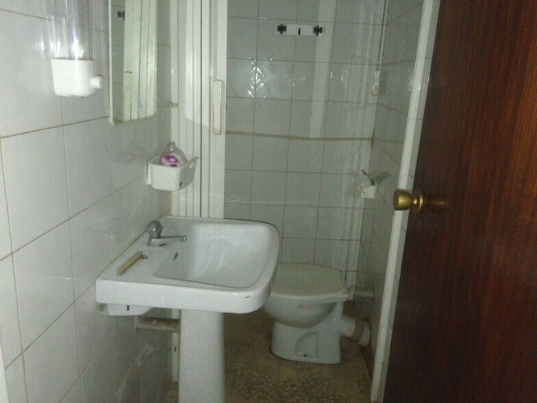 Retail in Cáceres for lease - Building Photo - Image 3 of 4