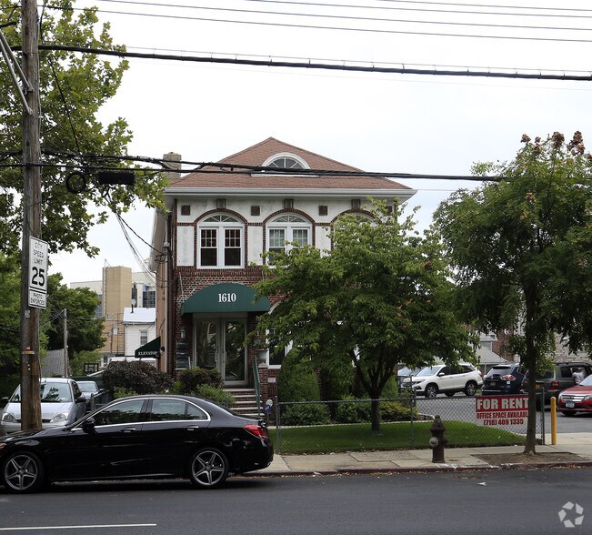 1610 Williamsbridge Rd, Bronx, NY 10461