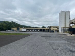 806 E Queen St, Strasburg, VA for lease Interior Photo- Image 2 of 7