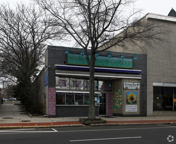 50 E Main St, Riverhead, NY for lease - Primary Photo - Image 1 of 2