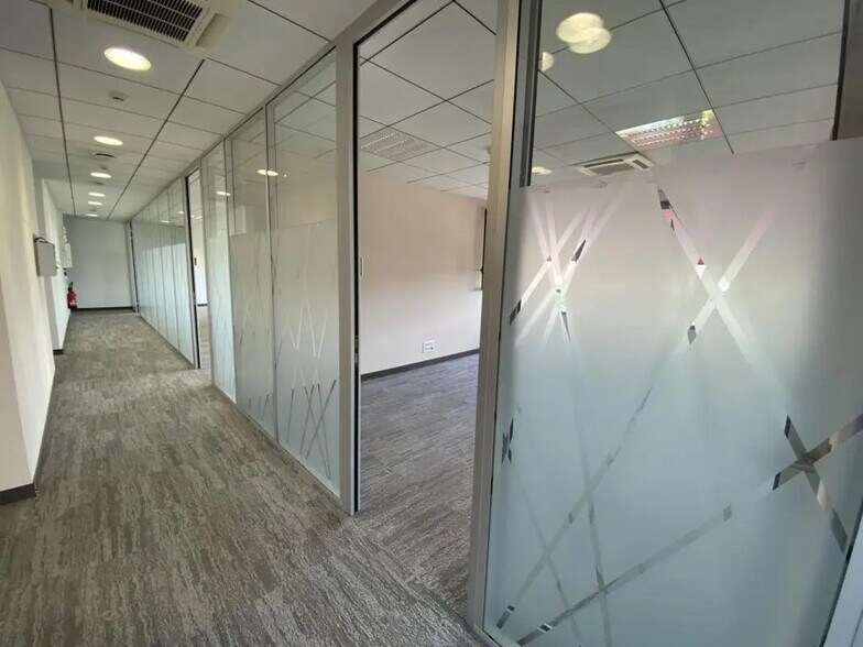 97 Allée Alexandre Borodine, Saint-Priest for lease - Interior Photo - Image 3 of 137