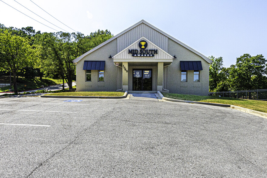 1665 N College Ave, Fayetteville, AR for sale - Building Photo - Image 1 of 9