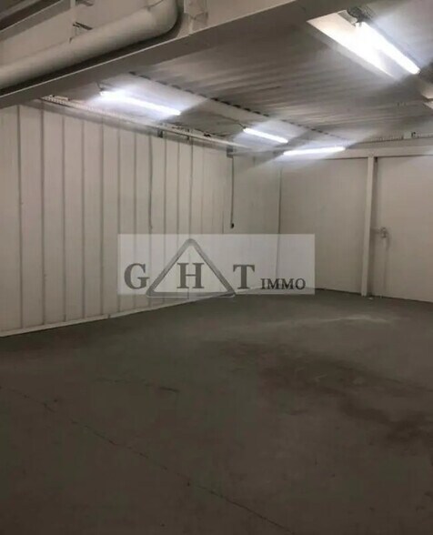 Industrial in Villeneuve-la-Garenne for lease - Interior Photo - Image 2 of 4