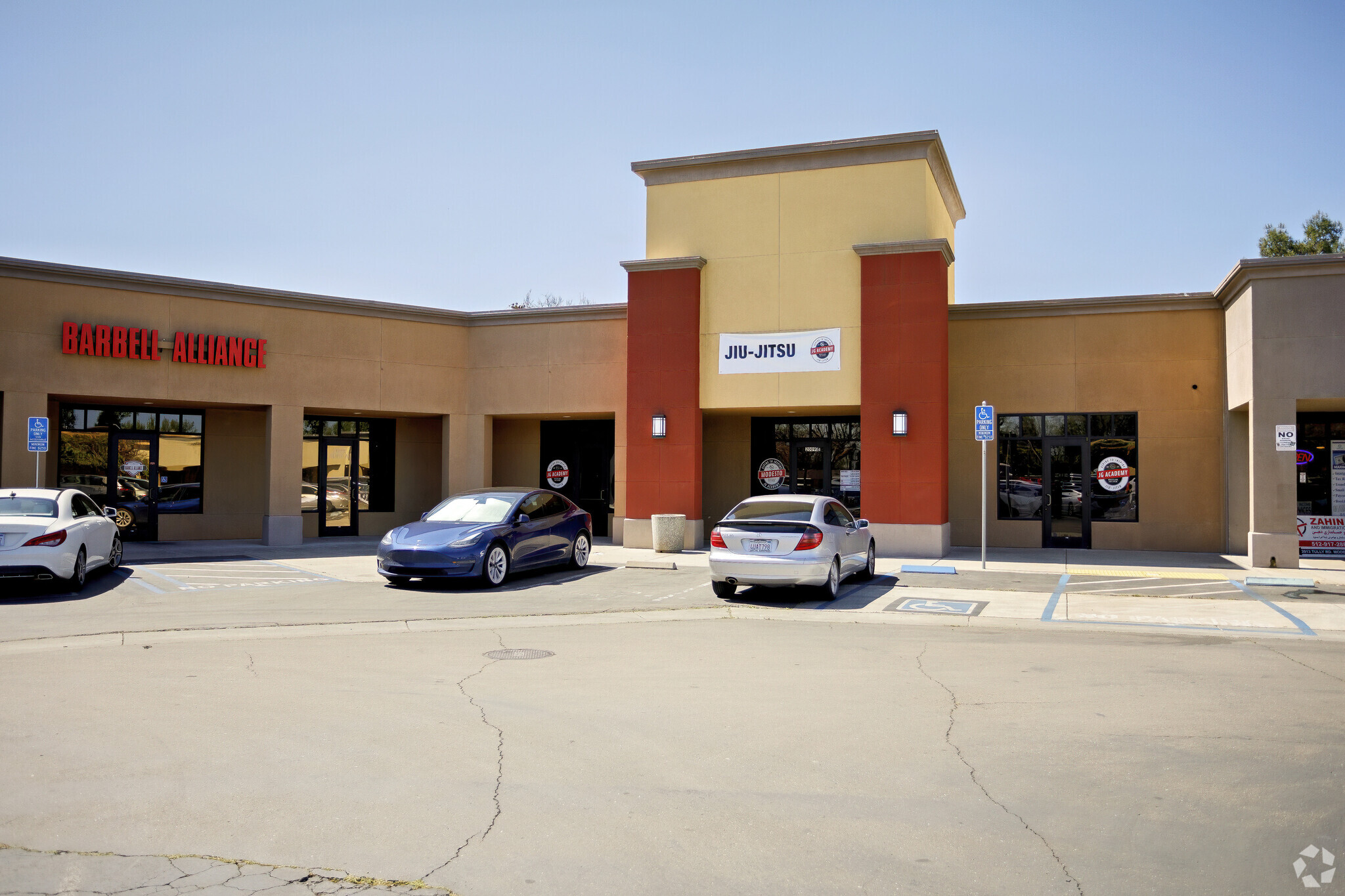 2001-2055 Tully Rd, Modesto, CA for lease Primary Photo- Image 1 of 6