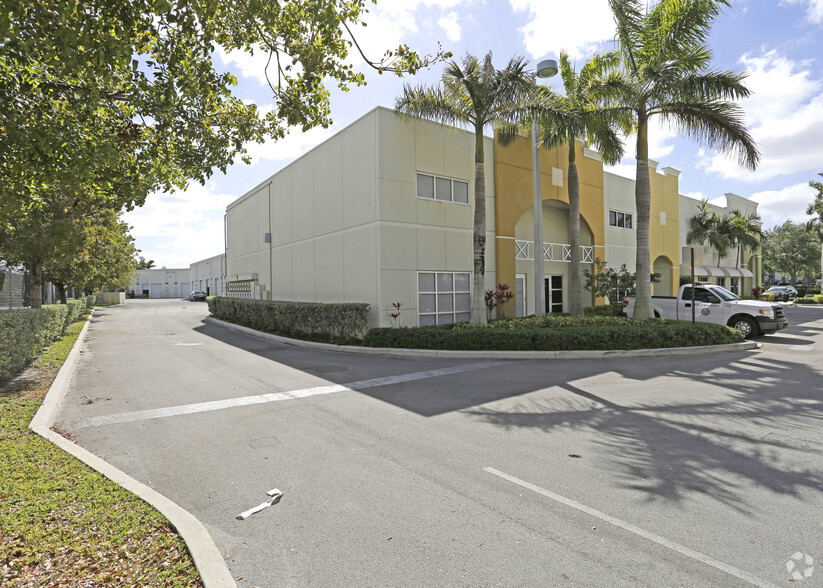 11231 NW 20th St, Miami, FL for lease - Building Photo - Image 3 of 5