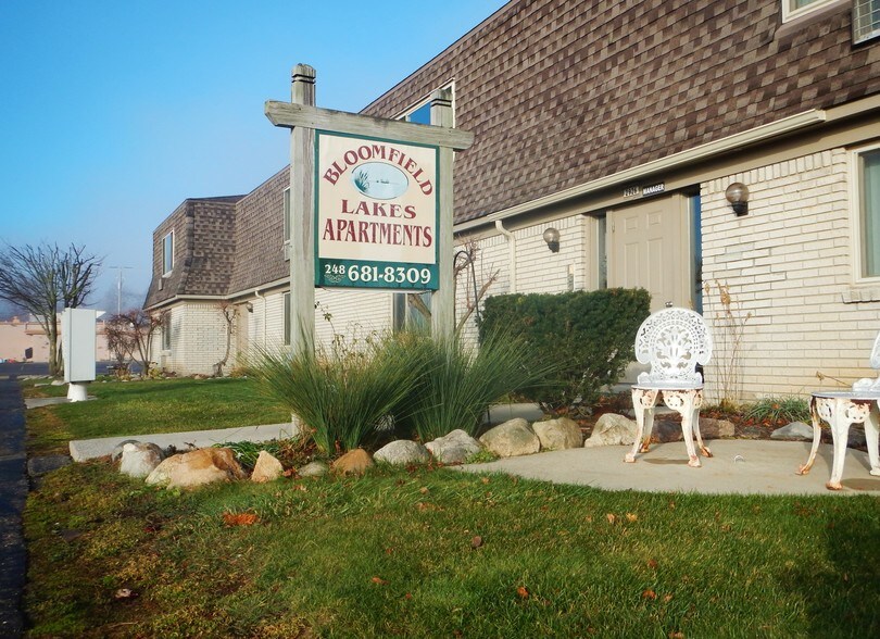 2920-2932 Schroeder Blvd, Keego Harbor, MI for sale - Building Photo - Image 1 of 1