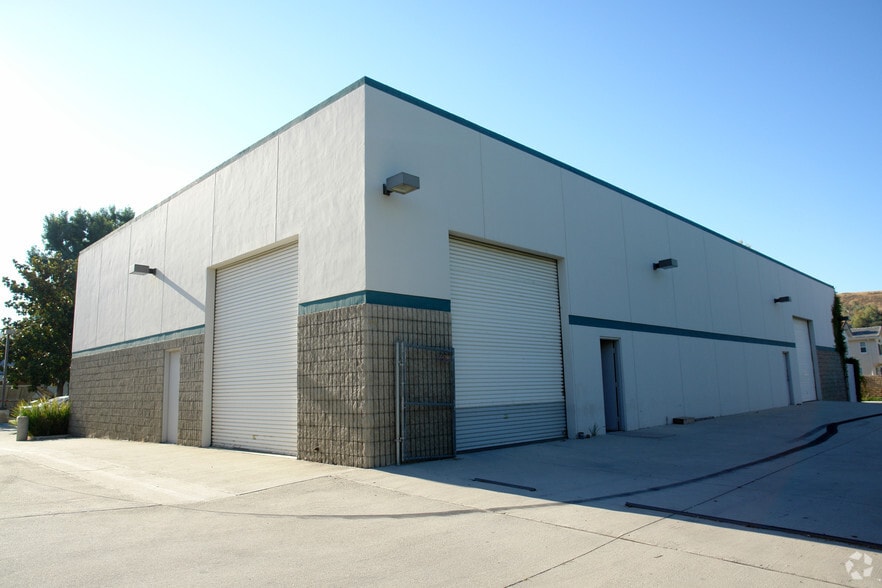 1831 Tapo St, Simi Valley, CA for lease - Building Photo - Image 2 of 7