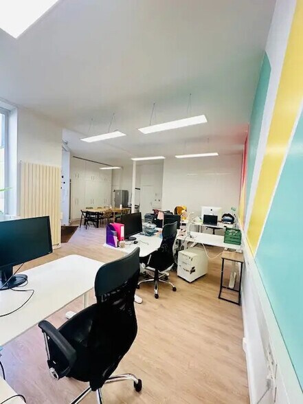 Office in Paris for lease - Building Photo - Image 3 of 11