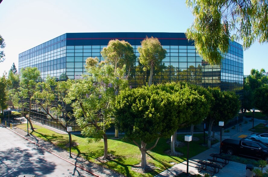 1501 Hughes Way, Long Beach, CA for lease - Building Photo - Image 3 of 30