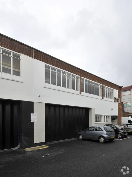 Unit 11 Denmark Rd, London for lease - Building Photo - Image 1 of 4