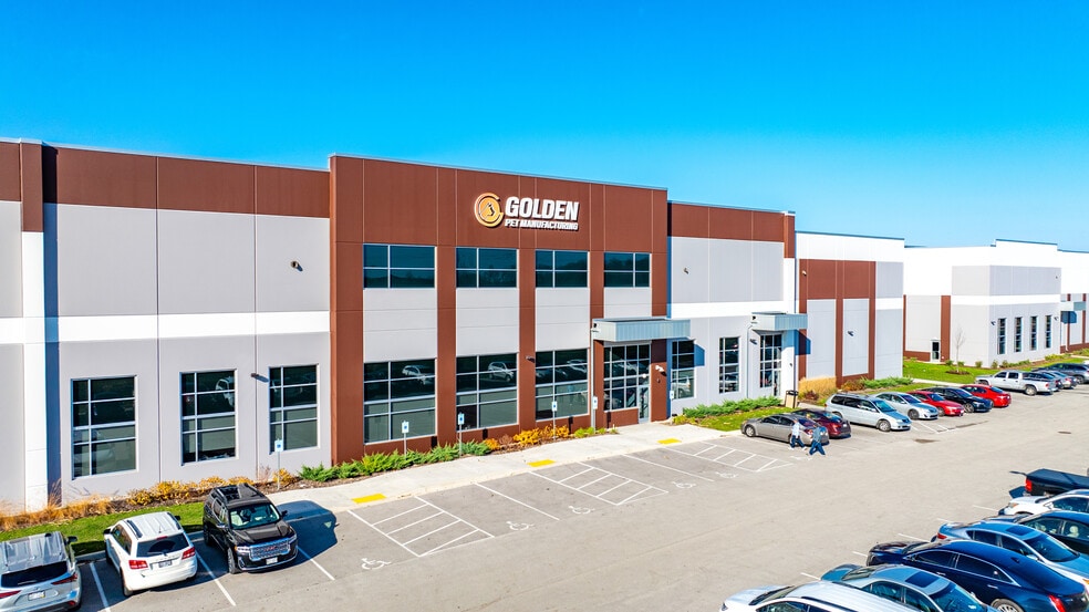 W206N12880 Gateway Ct, Richfield, WI for sale - Building Photo - Image 1 of 1