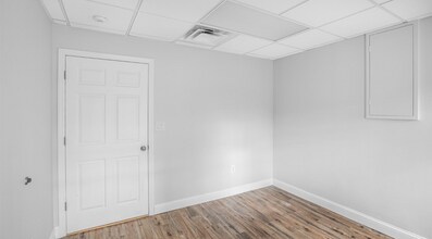 146 S Country Rd, Bellport Village, NY for lease Interior Photo- Image 2 of 2