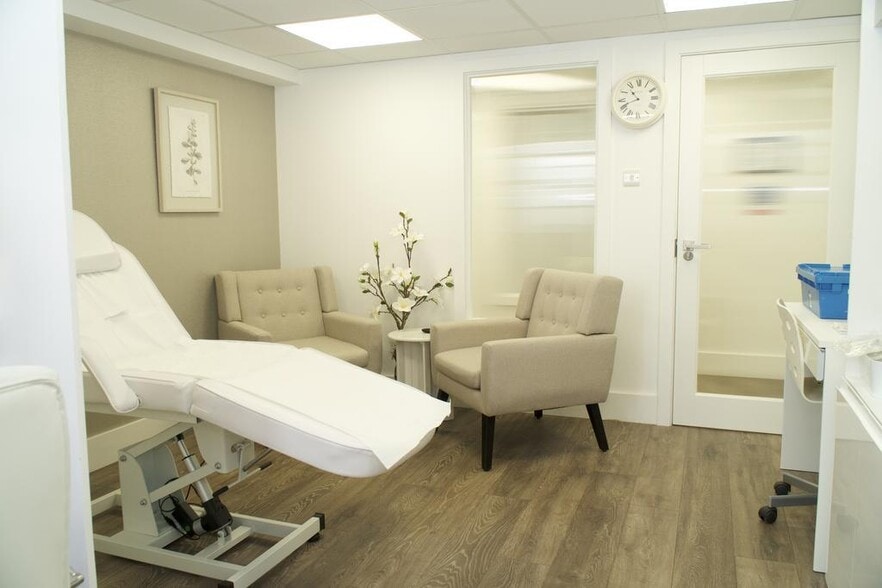 2-6A Hampstead High St, London for lease - Interior Photo - Image 2 of 11