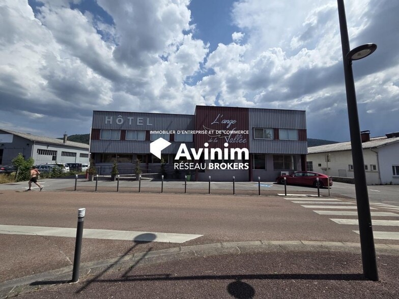 Retail in Bellignat for sale - Building Photo - Image 2 of 16