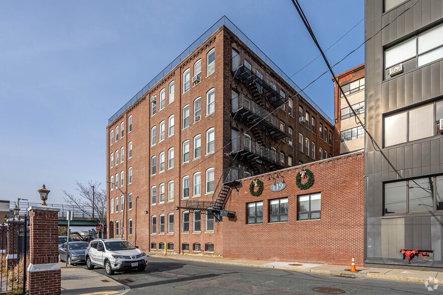 119-129 Braintree St, Allston, MA for lease - Building Photo - Image 2 of 4