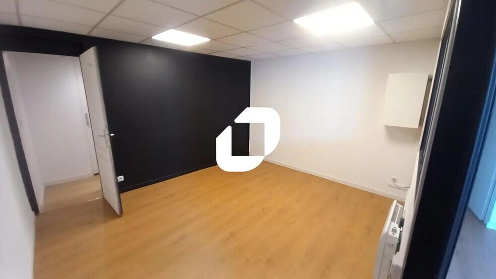 Retail in VILLENEUVE-D'ASCQ for lease - Interior Photo - Image 3 of 7