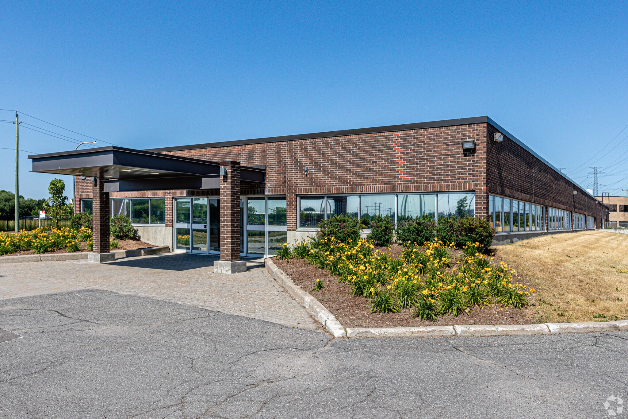 8 Colonnade Rd, Ottawa, ON for sale Primary Photo- Image 1 of 1