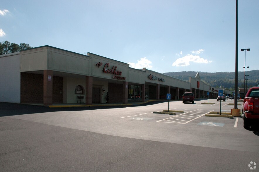 1331-1367 W Walnut Ave, Dalton, GA for sale - Primary Photo - Image 1 of 1