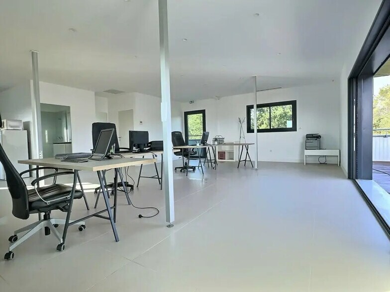 Office in Andernos-les-Bains for lease - Interior Photo - Image 2 of 6