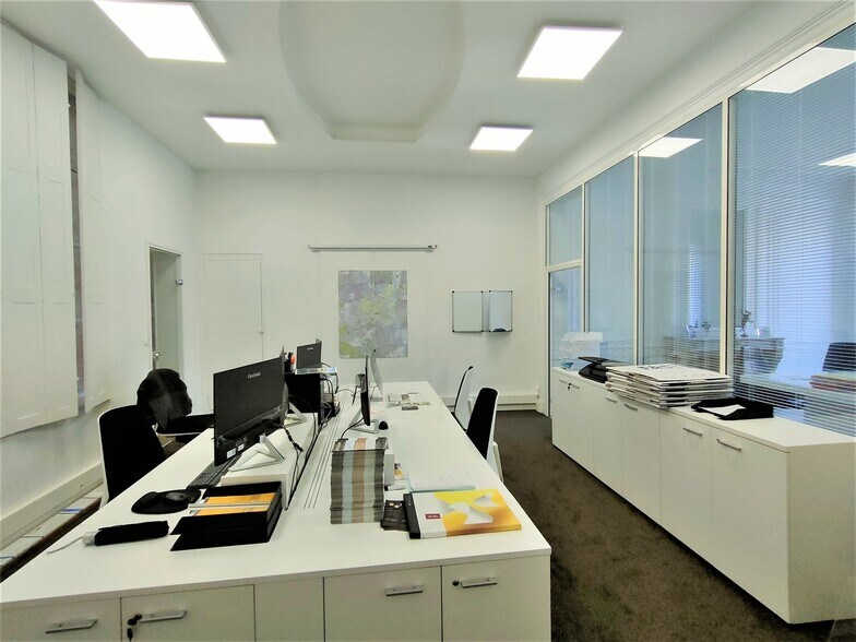 Office in Bordeaux for lease - Building Photo - Image 3 of 8